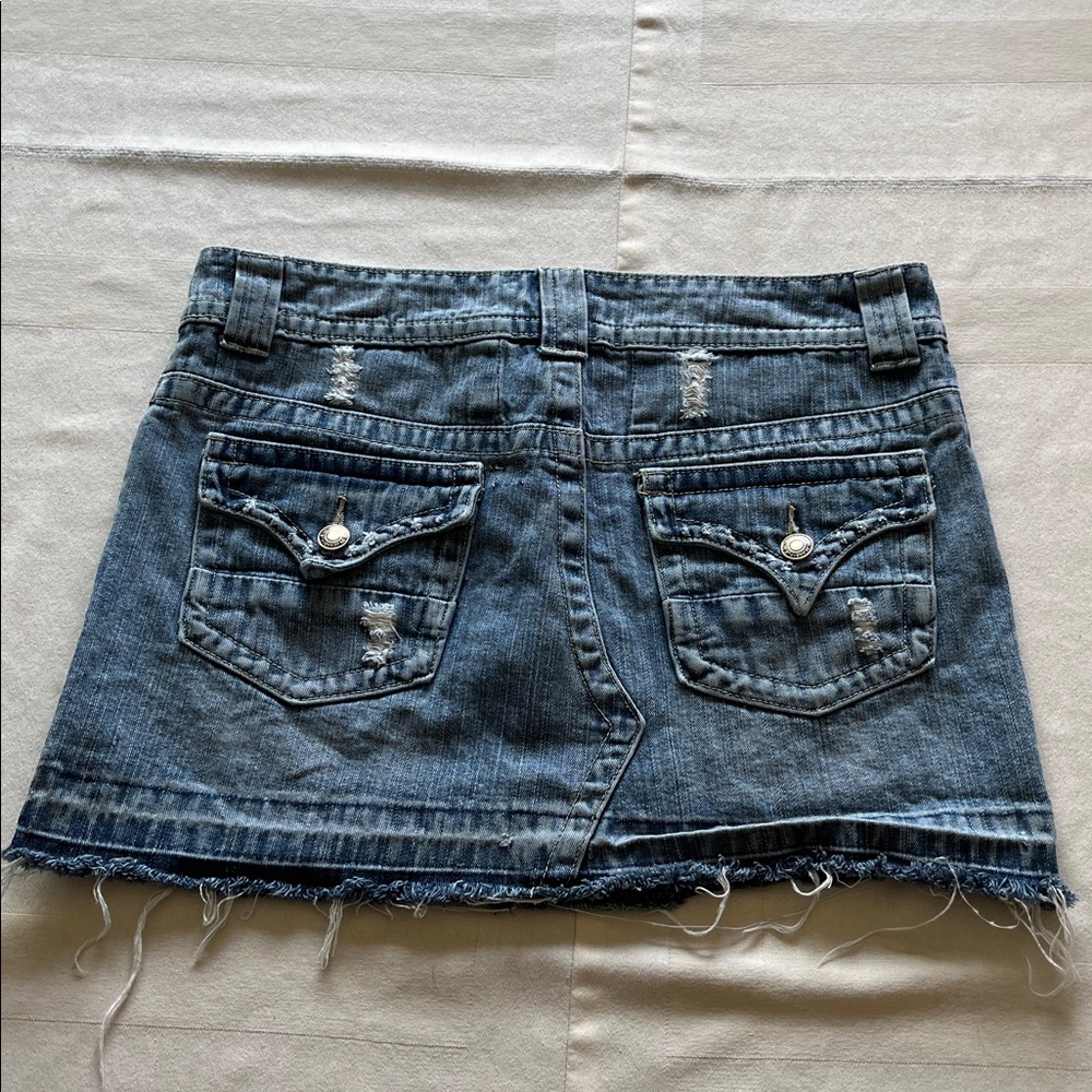 Rue21 Vintage Distressed Blue Denim Mini Skirt with Frayed Hemp Size 5/6